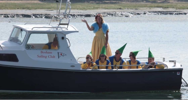 Snow White and the Seven Dwarfs overseeing events!..