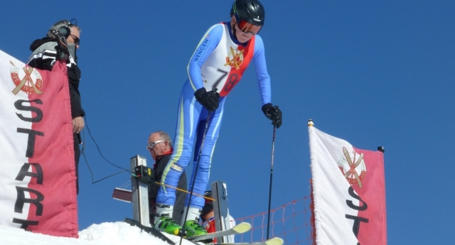 Slaloms under bright blue skies for AICC at Lech